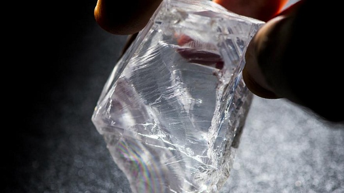 Un diamant vendu 63 millions de dollars, un record